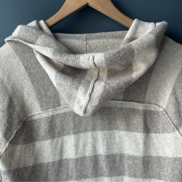 🩶 BANANA REPUBLIC women’s hooded cardigan size medium gray and tan stripes - Picture 8 of 11